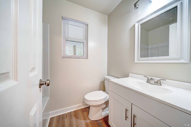 Building Photo - Freshly Renovated 2 Bed apartment in Lynn ...
