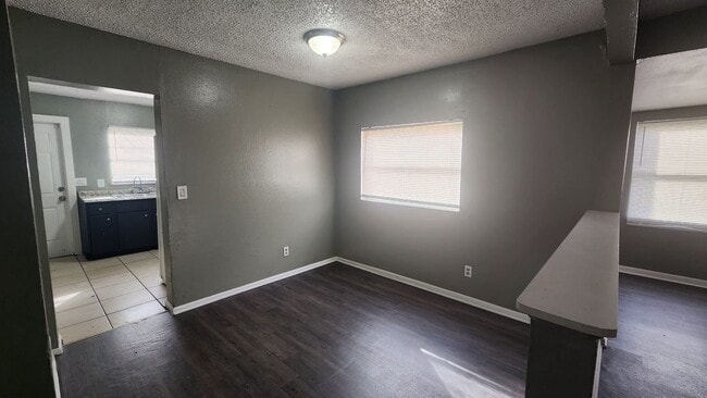 Building Photo - 3/1 Tampa Home !