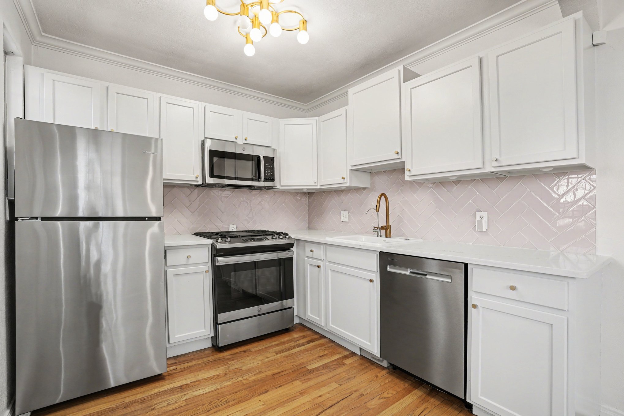 Stainless steel appliances - 1409 Ivy St