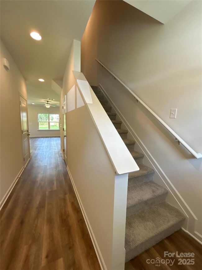 Building Photo - 6305 Lake Dr
