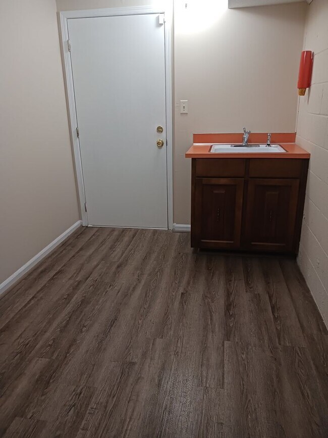 Building Photo - Charming 4BR/2.5BA Retreat on 2 Acres-Available Now!