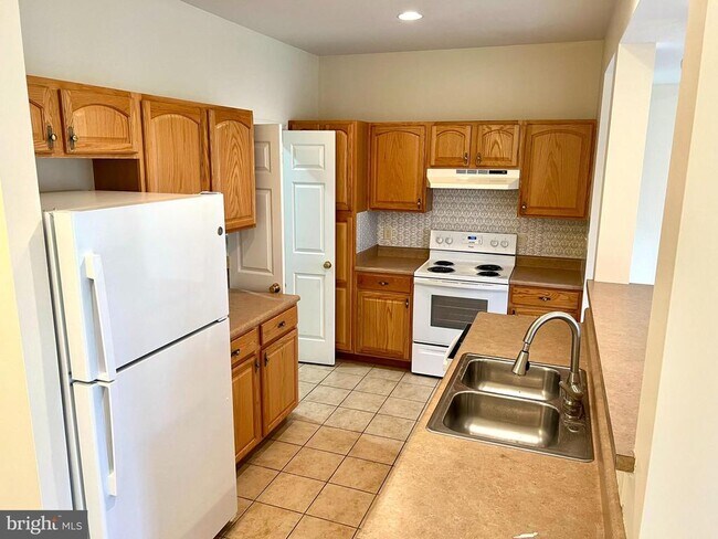 Building Photo - 2037 Powell Dr