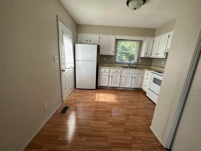 Building Photo - 406 E Main St