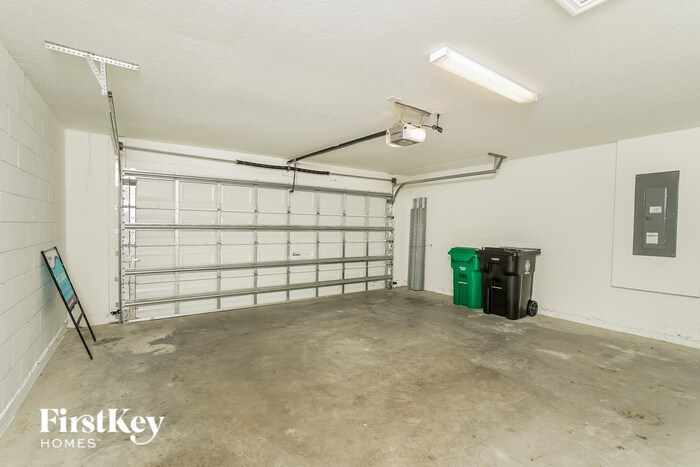 Building Photo - 271 SW Ridgecrest Dr