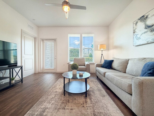 Building Photo - 1515 Flournoy Lp