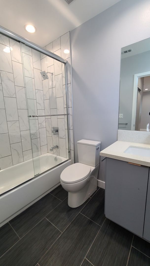 Building Photo - 84(142-144 1/2)