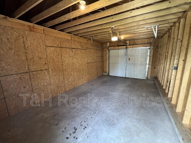 Building Photo - 623 W 39th St
