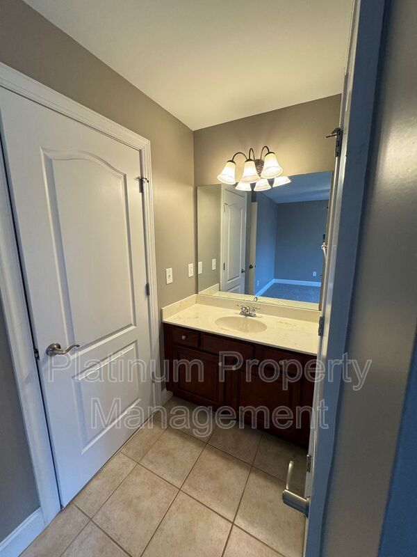 Building Photo - 917 Wallace Falls Dr