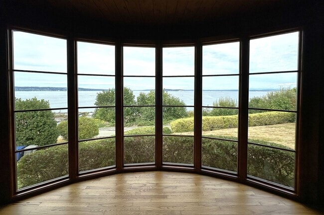 Building Photo - Amazing custom log home with breathtaking ...