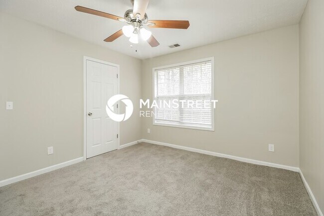 Building Photo - 4 Bedroom Pet-Friendly Home in Lithonia, GA with Main Street Renewal