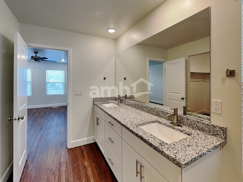 Building Photo - 11141 Kitty Hawk Rd