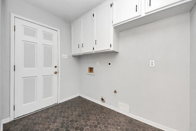 Building Photo - 7510 Renmark Ln