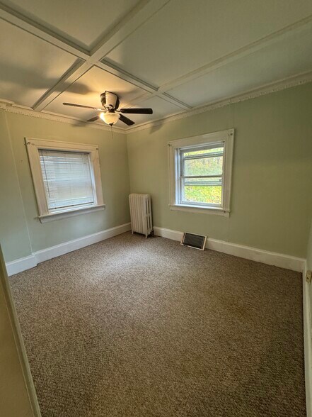 Building Photo - 169 Paddock St