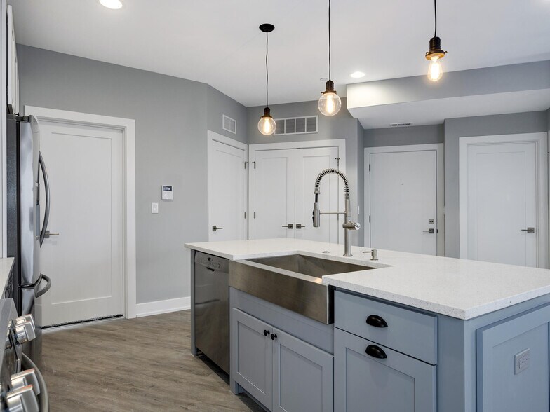 Building Photo - 5528 W Gettysburg St