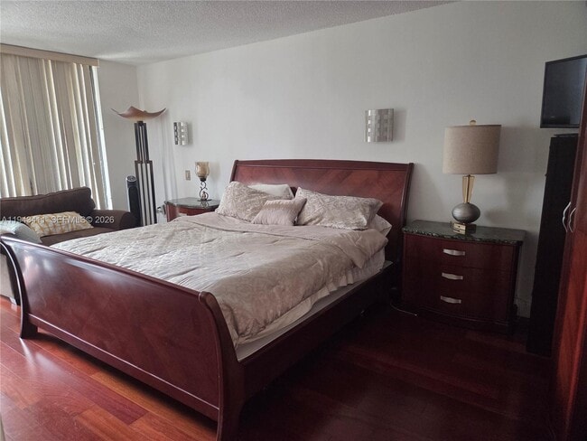 Building Photo - 210 174th St