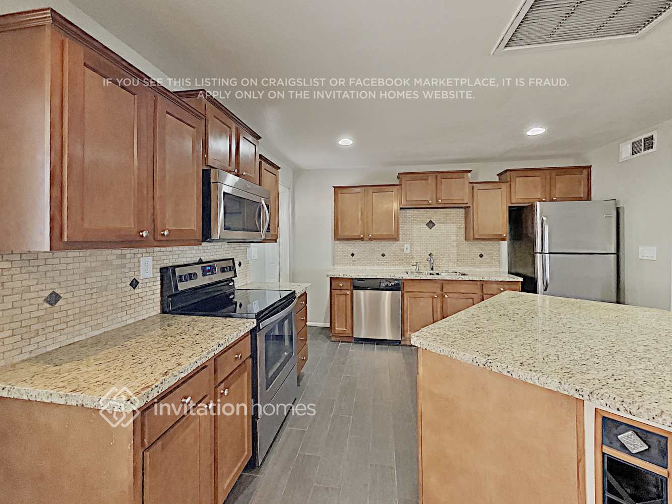 Building Photo - 8746 E Palm Ln