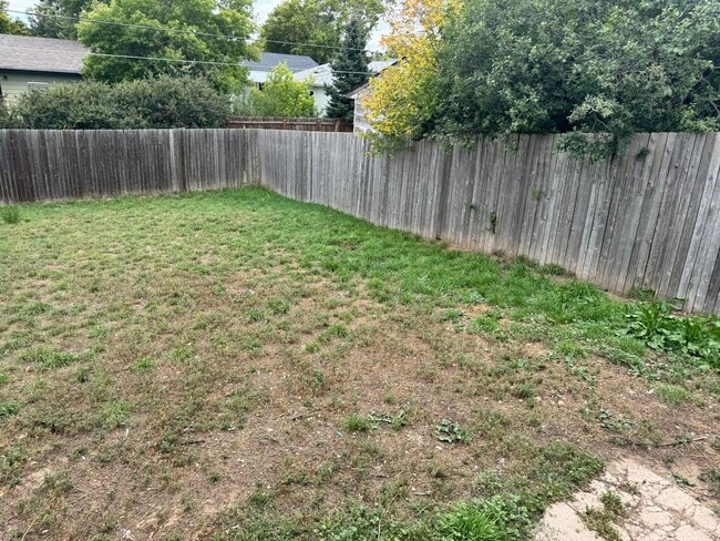 Building Photo - Quiet Neighborhood