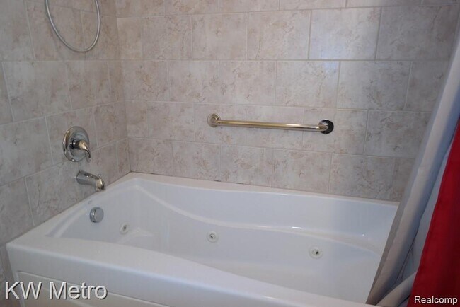 Building Photo - 350 N Main St