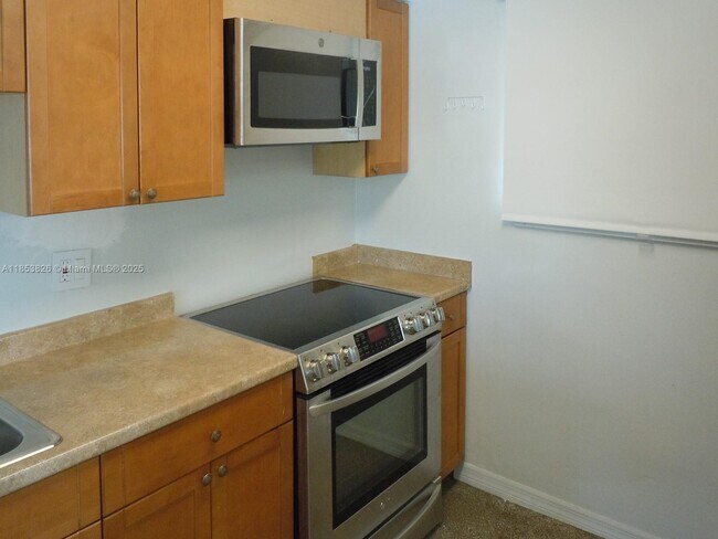Building Photo - 2124 Taylor St