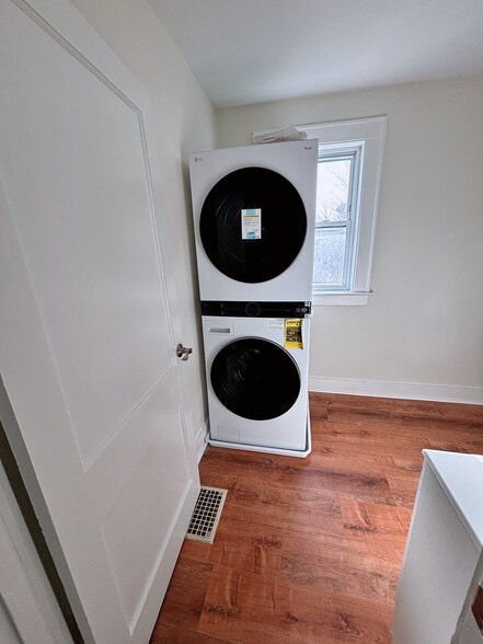 Building Photo - 201 Lillian Ave