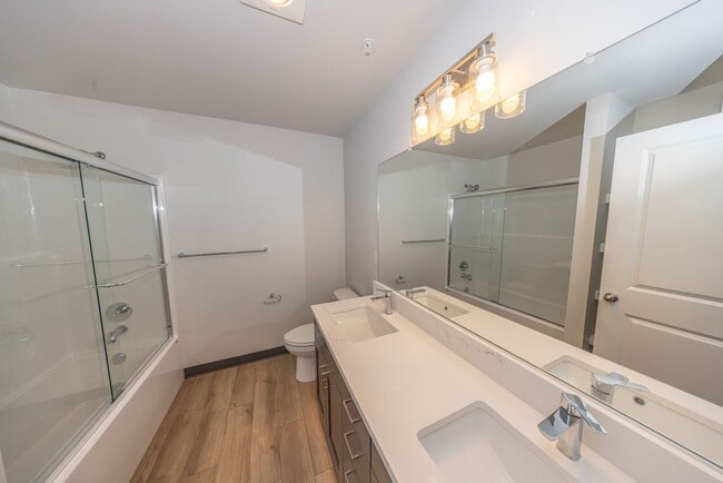 Building Photo - Brand New! - 2 Bedroom Apartment in Vancouver WA