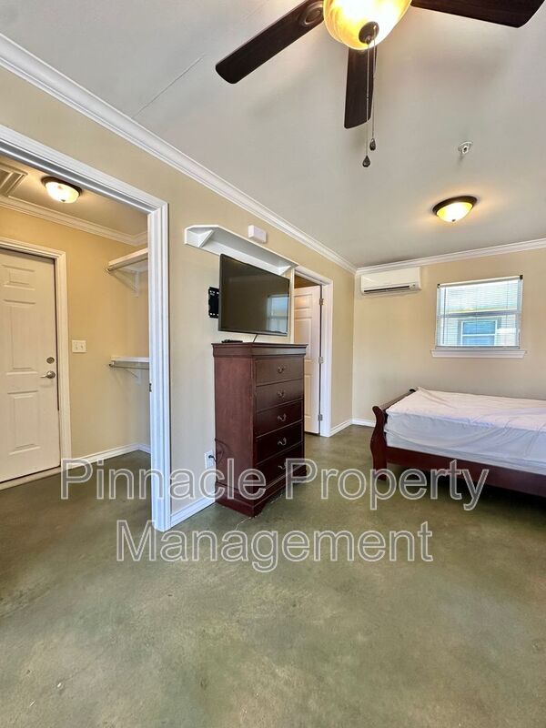 Building Photo - 350 W Ave L