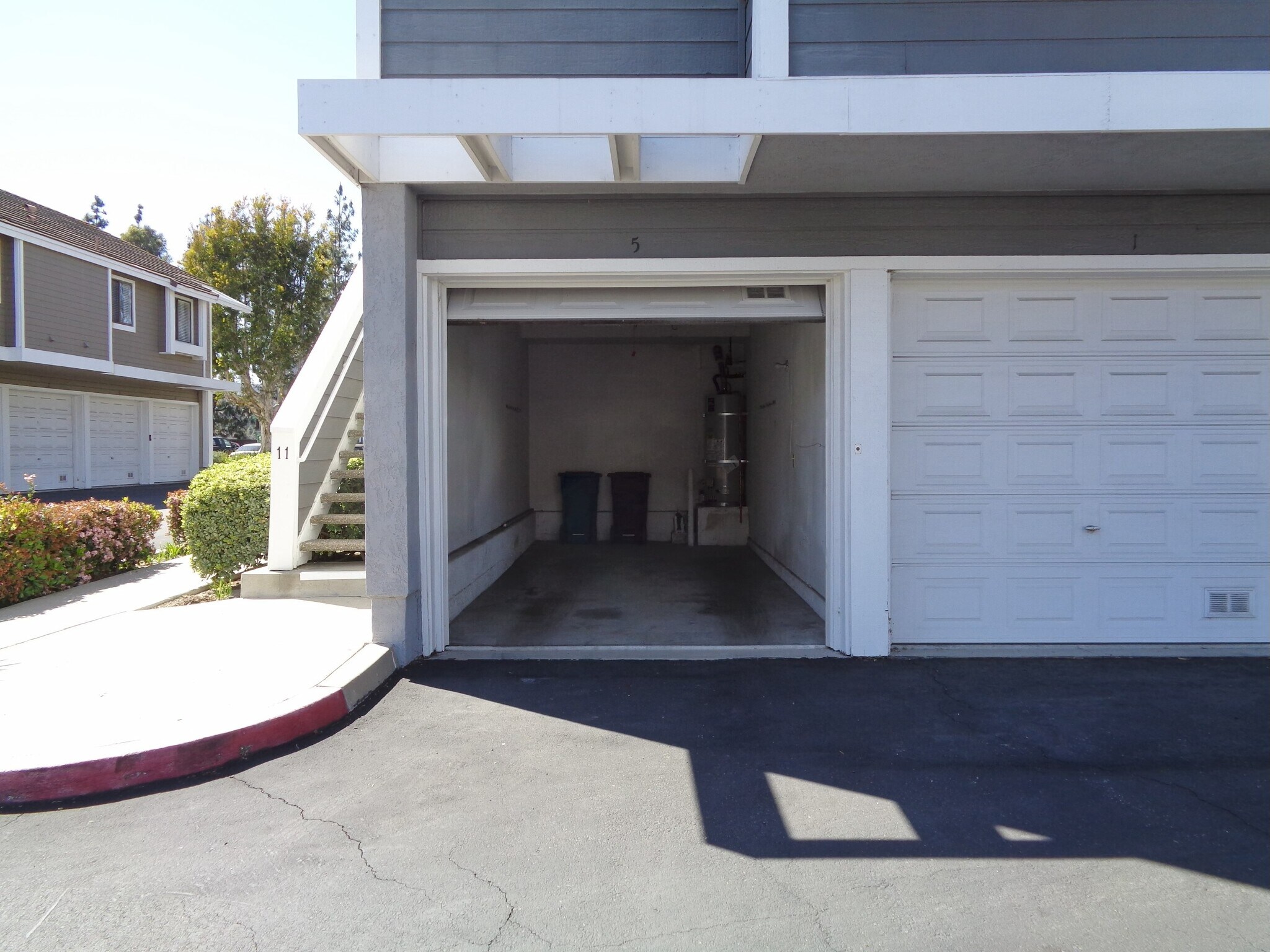 Building Photo - 5 Bridle Ln