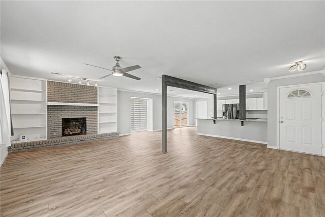 Building Photo - 1404 W Pine St