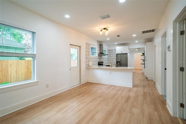 Building Photo - 6704 N Taliaferro Ave