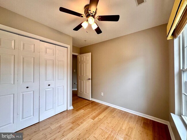Building Photo - 2107 Mardic Dr