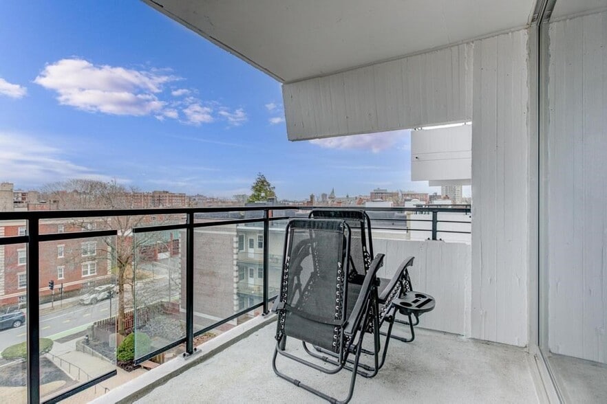 Building Photo - 60 Babcock St