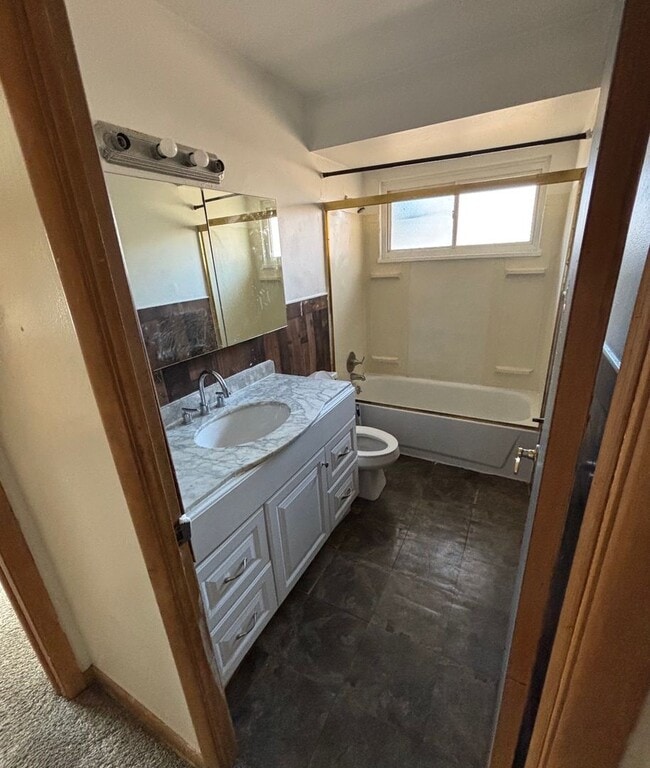 Building Photo - 5074 Miller Ave