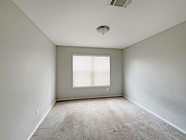 Building Photo - 2107 Outpost Dr