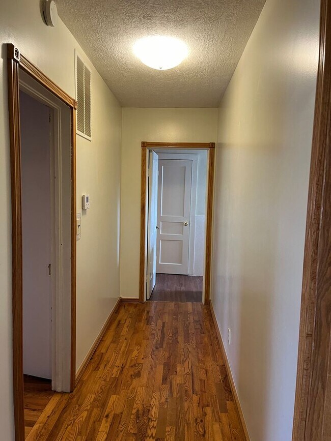 Building Photo - Country living at a great Price.