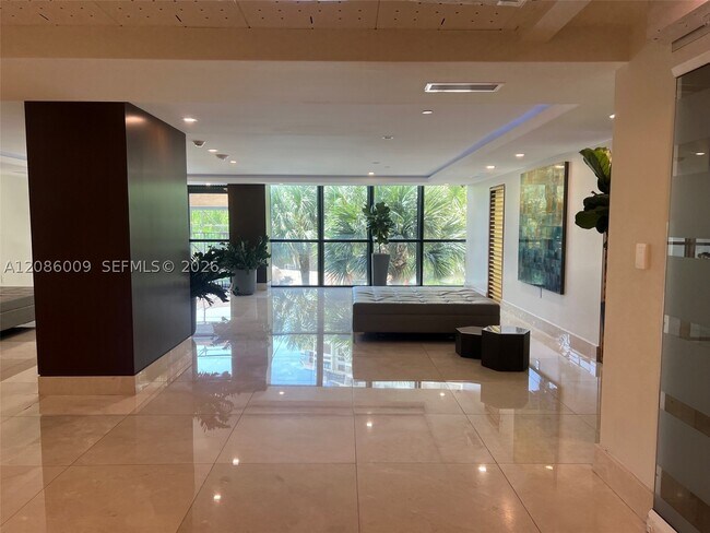 Building Photo - 540 Brickell Key Dr