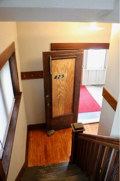 Entry to Upper Level - 429 Warren St