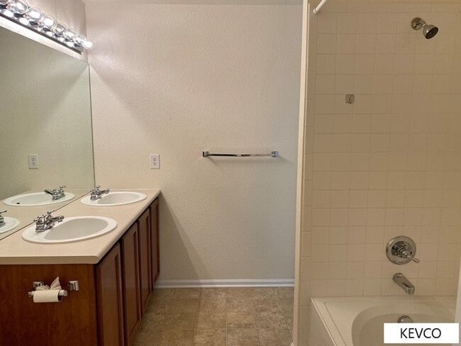 Building Photo - Bright, Comfortable Two Bedroom Townhouse!
