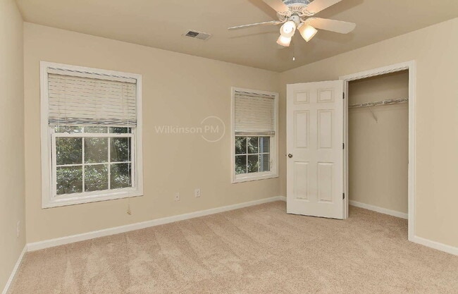 Building Photo - Luxurious 5 Bedroom 3.5 Bathroom for Rent ...