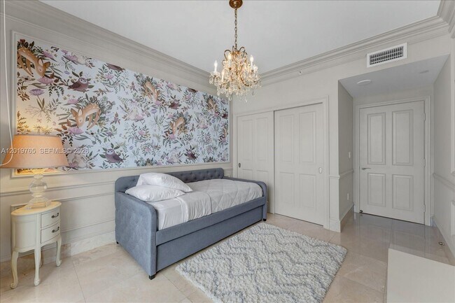 Building Photo - 17875 Collins Ave