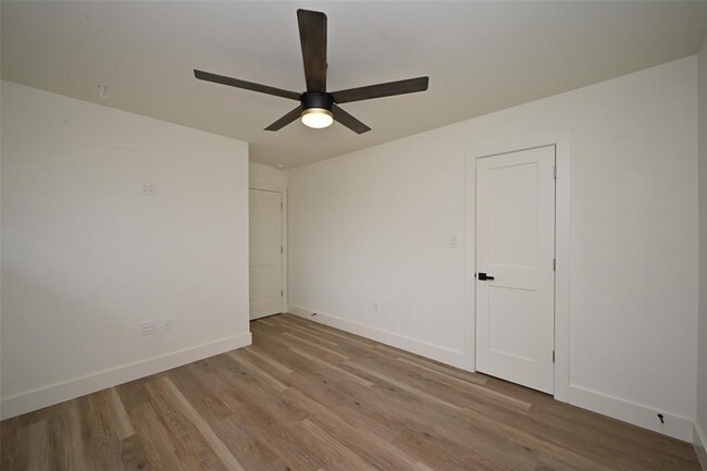 Building Photo - 3007 Maple Grove Ln