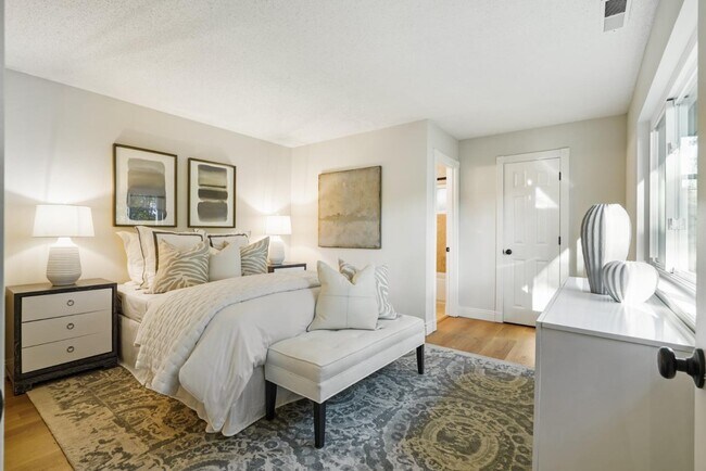 Building Photo - 3811 Farm Hill Blvd