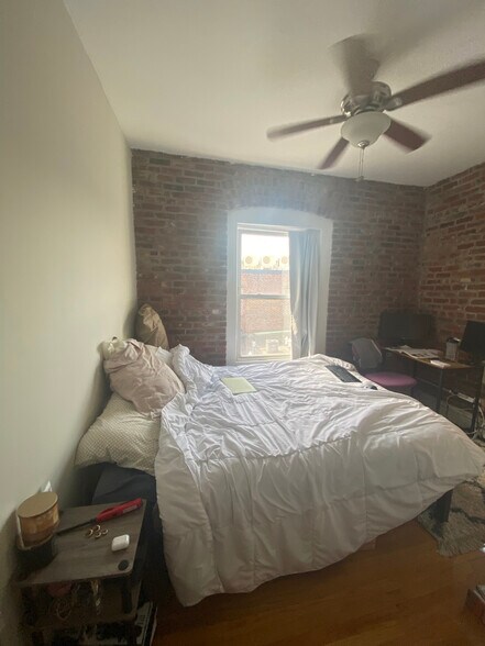 Building Photo - 30 Fleet St