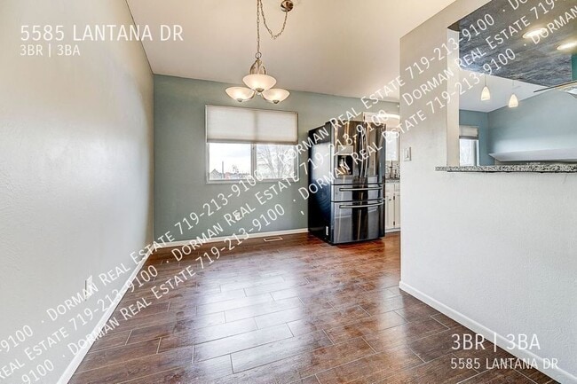 Building Photo - 5585 Lantana Dr