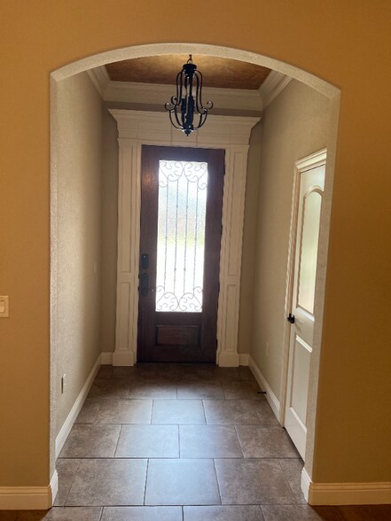 Building Photo - 310 Oar Wood Dr