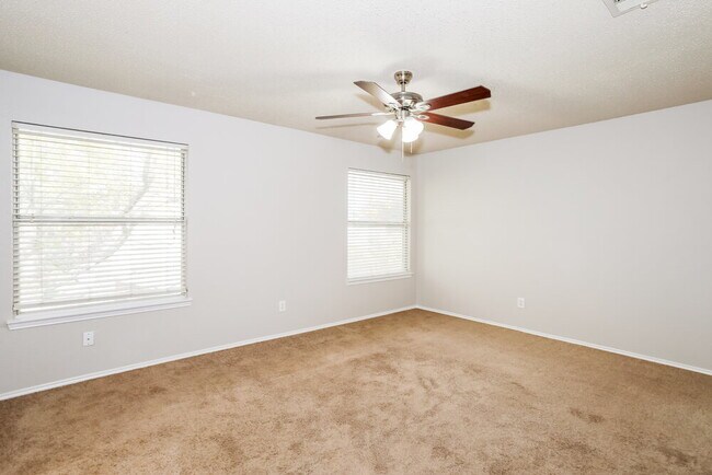 Building Photo - 1808 Rose Cir