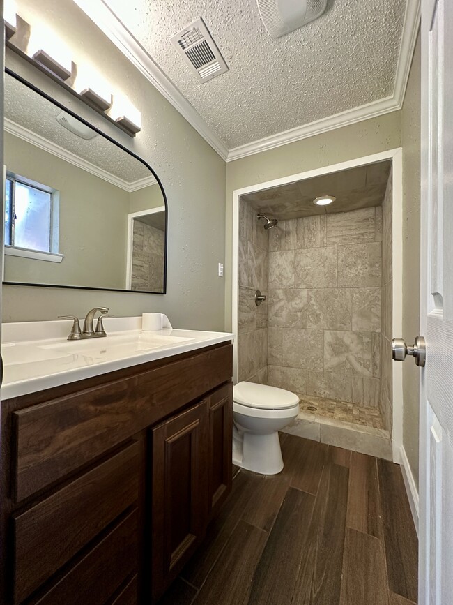 Building Photo - 15508 Hartford Dr