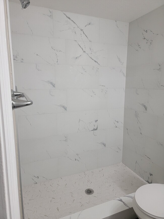 Building Photo - 5008 Manatee Ave W