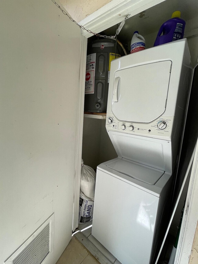 Building Photo - 441 SE 10th St