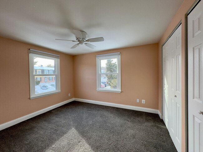 Building Photo - Charming 3Bed/1.5Bath Townhouse in Carney