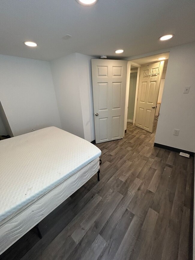 Building Photo - 625 N 16th Ave E